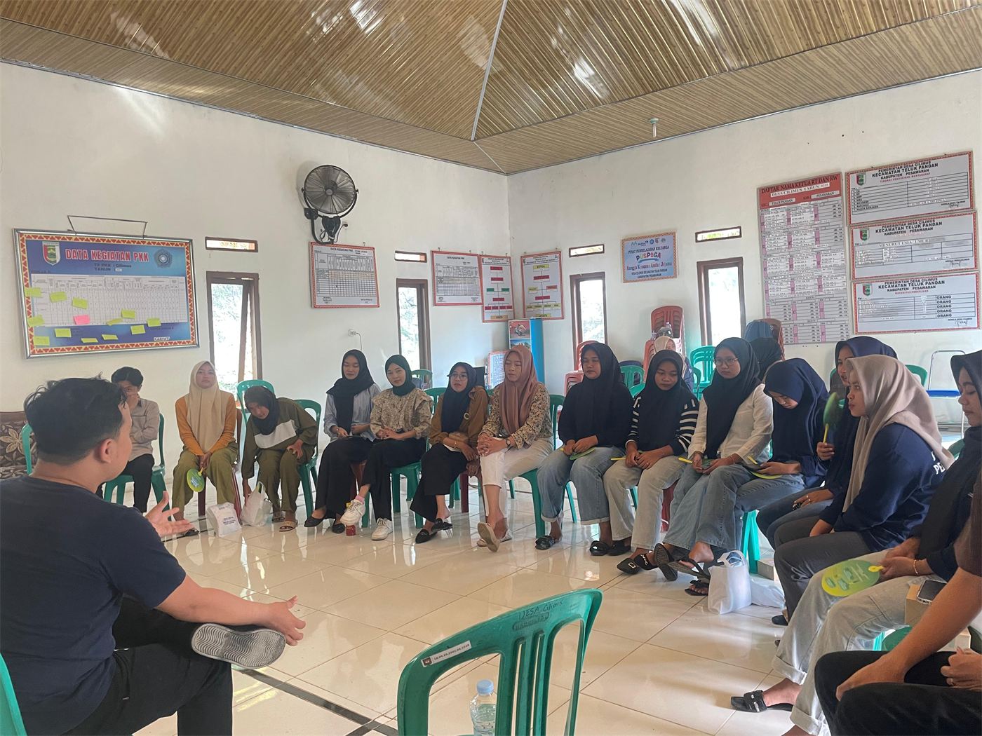 Sesi diskusi pemberdayaan remaja PKBI Lampung